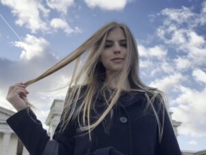 EmelieCrystal Porno Video: Gefickter Stadtrundgang